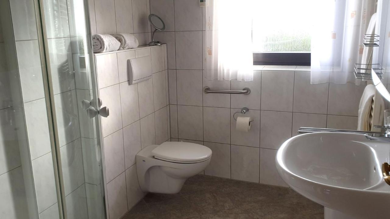 Ferienwohnung Mit Terrasse, Kostenloses Wlan, Parkplatz Bad Oeynhausen Buitenkant foto